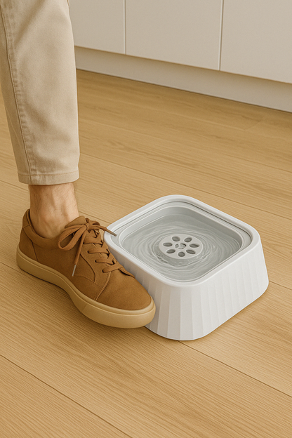 💧 No Splash™ – Vandskålen, der holder gulvet tørt!