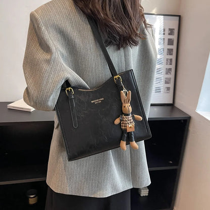 CharmBun Tote – Stilren, Rymlig & Lekfull 👜